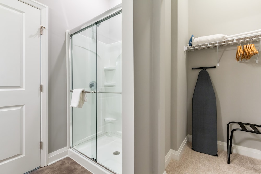 Mint House Columbus – Capitol Square