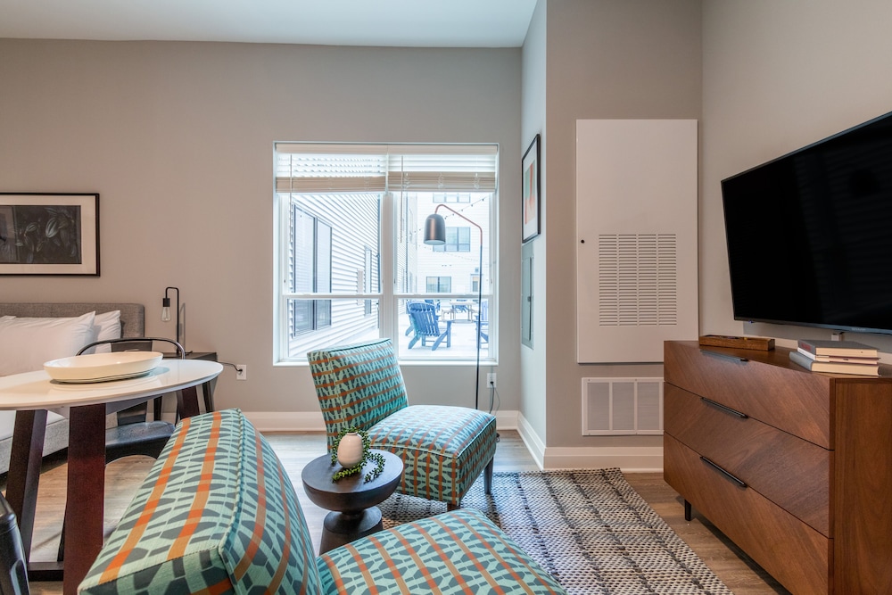 Mint House Columbus – Capitol Square