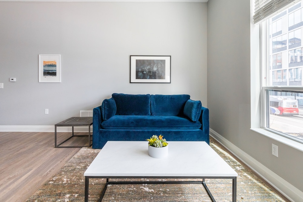 Mint House Columbus – Capitol Square