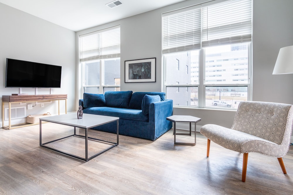 Mint House Columbus – Capitol Square