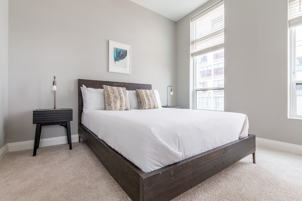 Mint House Columbus – Capitol Square