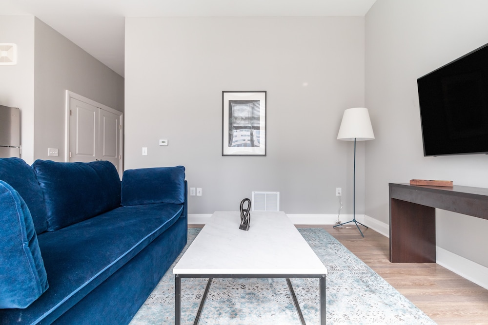 Mint House Columbus – Capitol Square