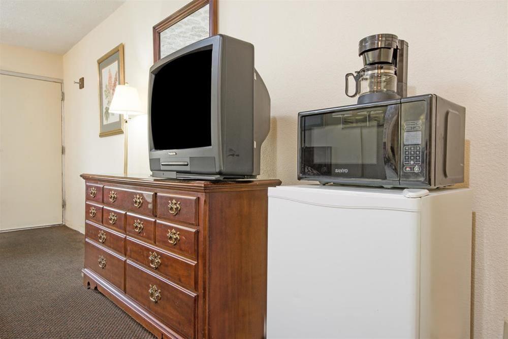 Relax Inn by OYO Columbus OH I 70