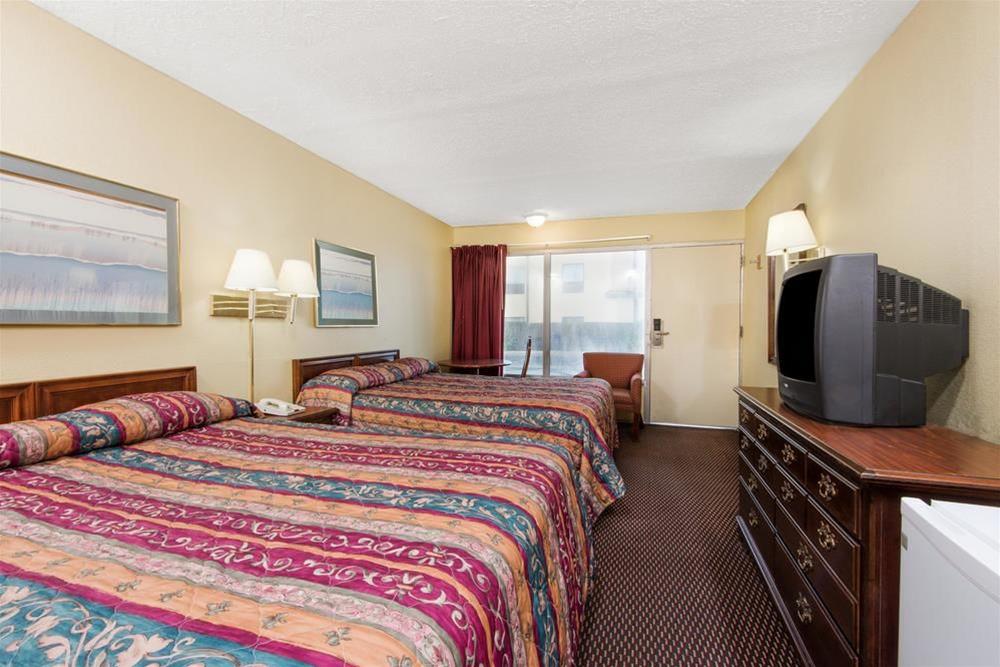 Relax Inn by OYO Columbus OH I 70