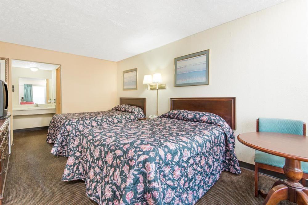 Relax Inn by OYO Columbus OH I 70