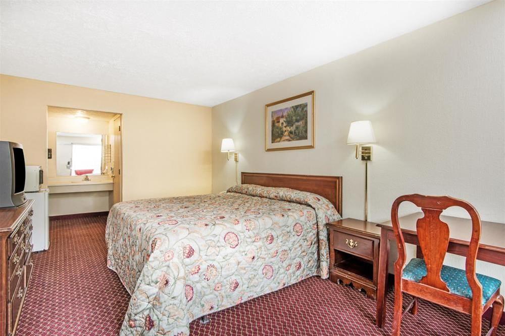 Relax Inn by OYO Columbus OH I 70