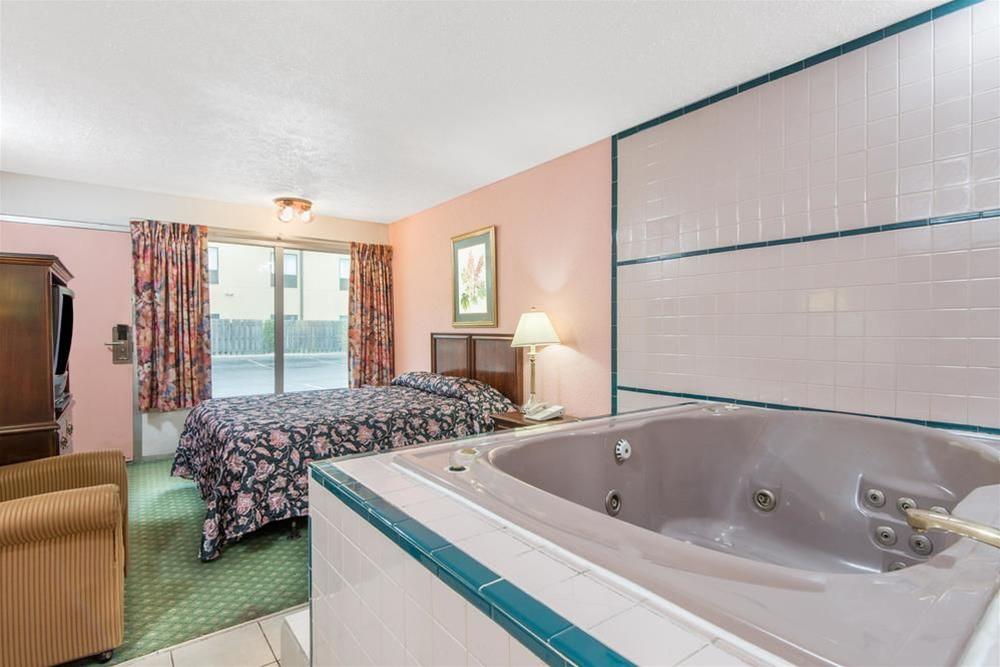 Relax Inn by OYO Columbus OH I 70