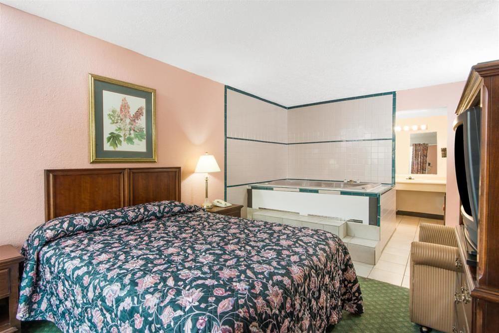 Relax Inn by OYO Columbus OH I 70