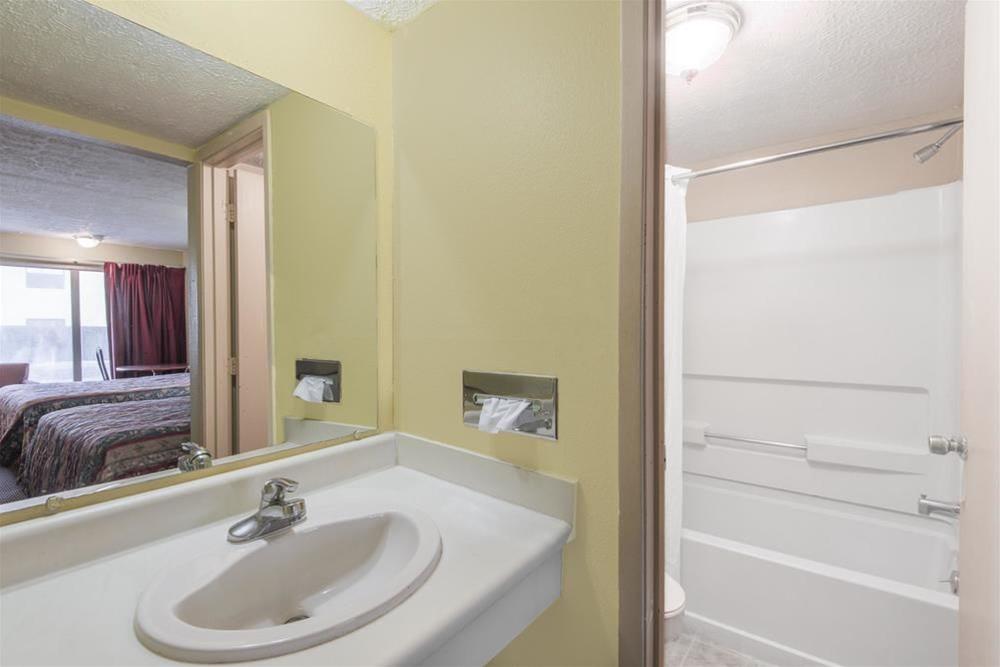 Relax Inn by OYO Columbus OH I 70