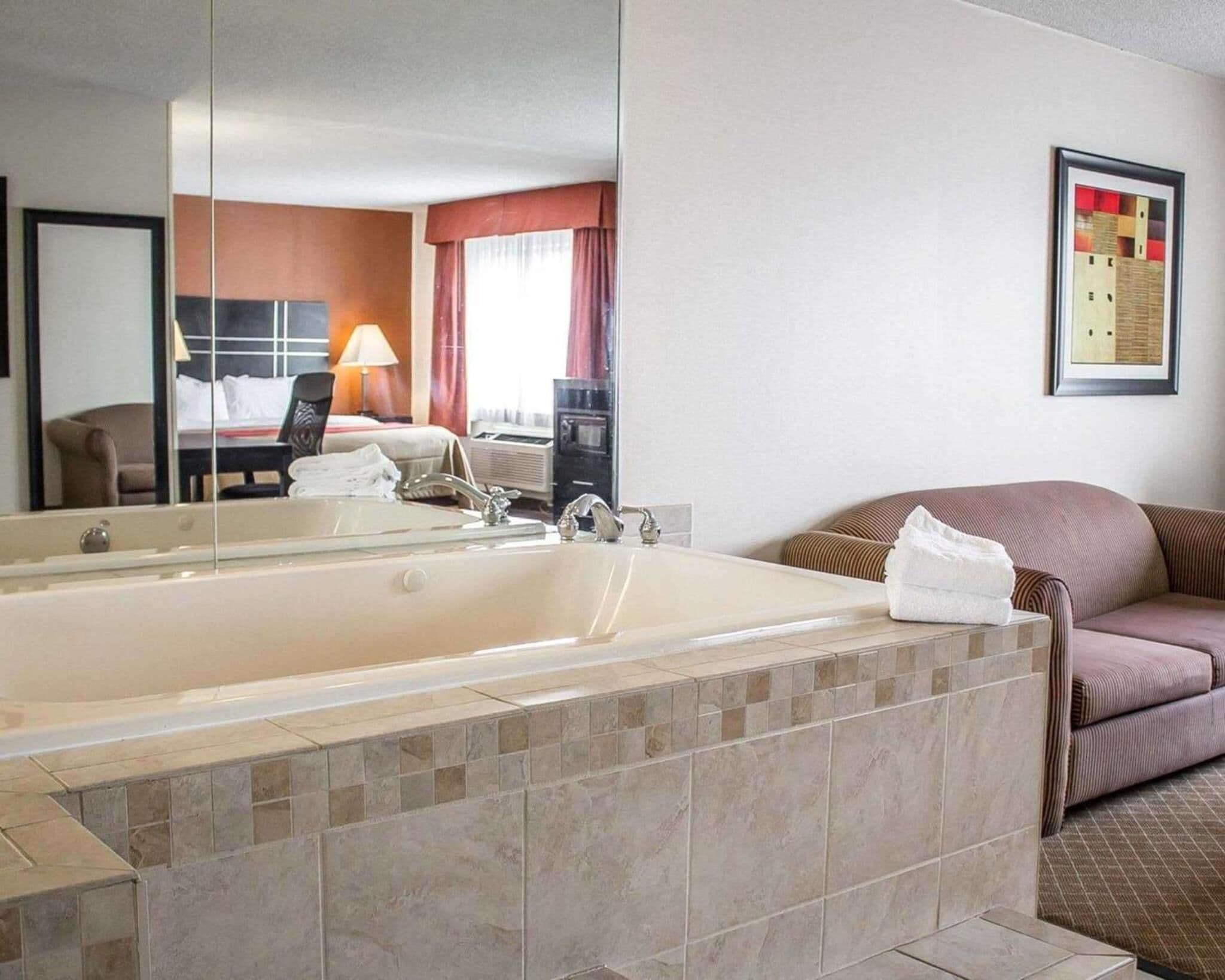 Howard Johnson by Wyndham Columbus State Fairgrounds I-71