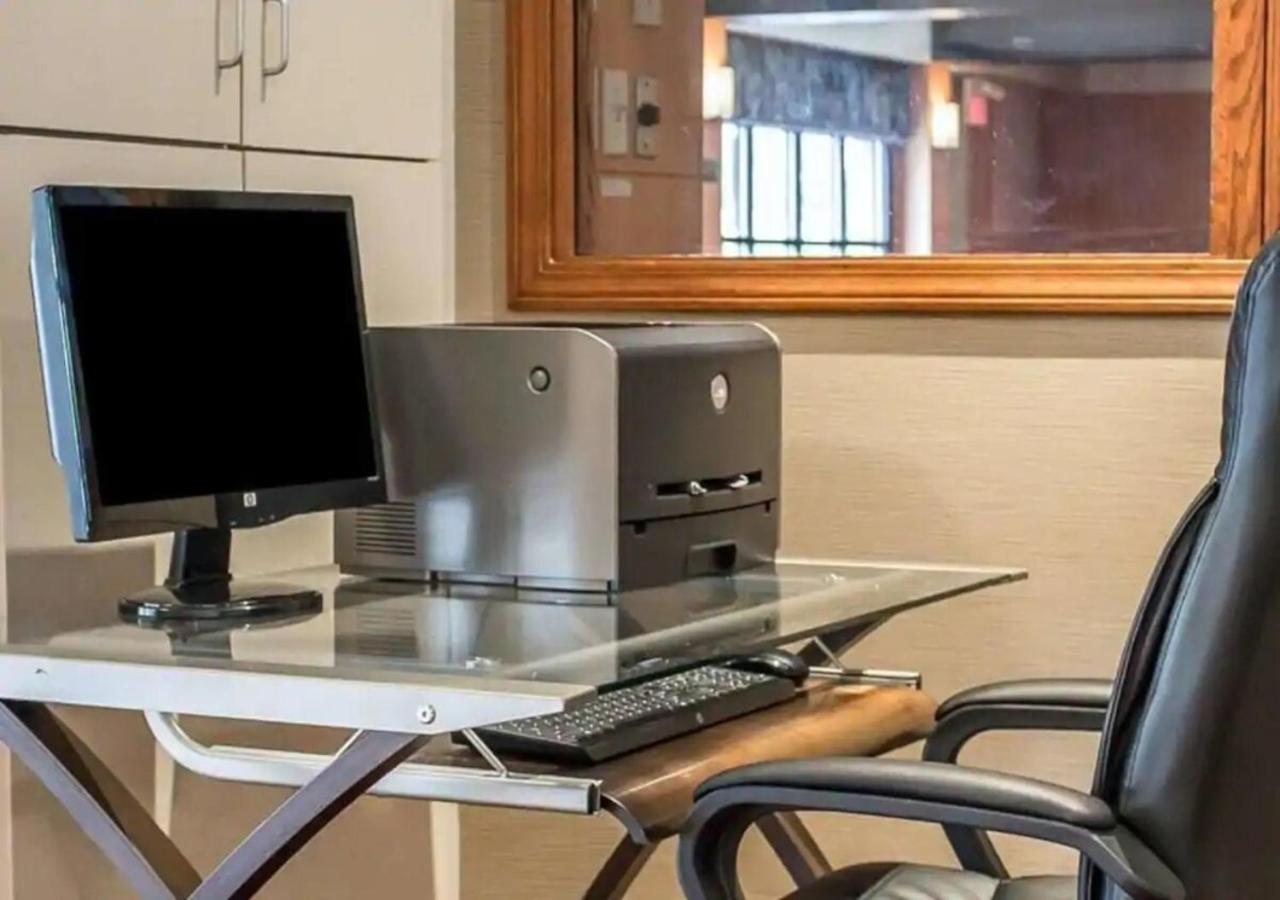 Howard Johnson by Wyndham Columbus State Fairgrounds I-71