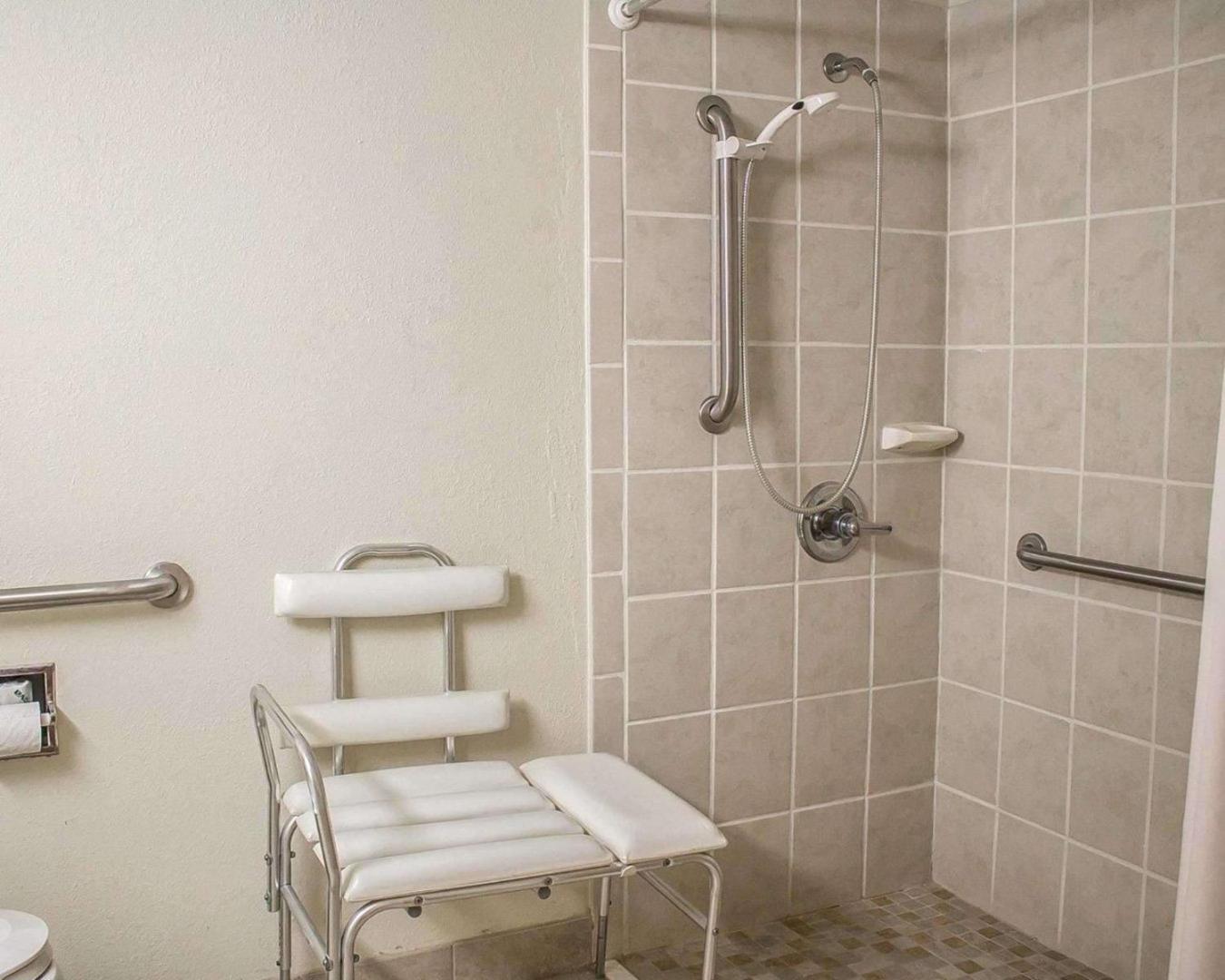 Howard Johnson by Wyndham Columbus State Fairgrounds I-71