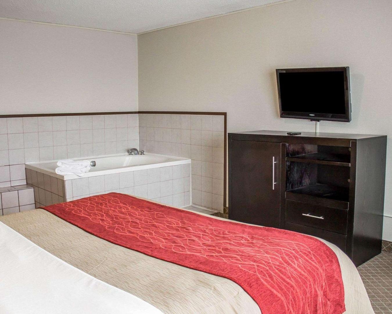 Howard Johnson by Wyndham Columbus State Fairgrounds I-71