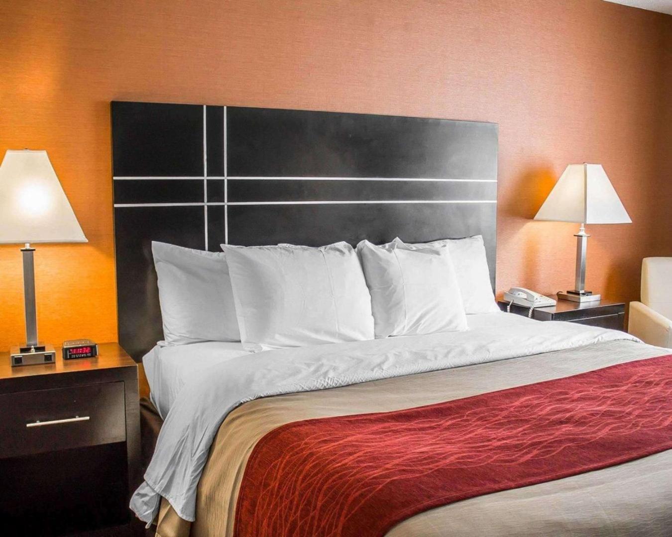 Howard Johnson by Wyndham Columbus State Fairgrounds I-71