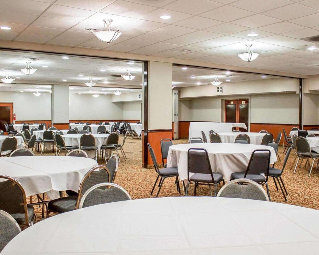 Howard Johnson by Wyndham Columbus State Fairgrounds I-71