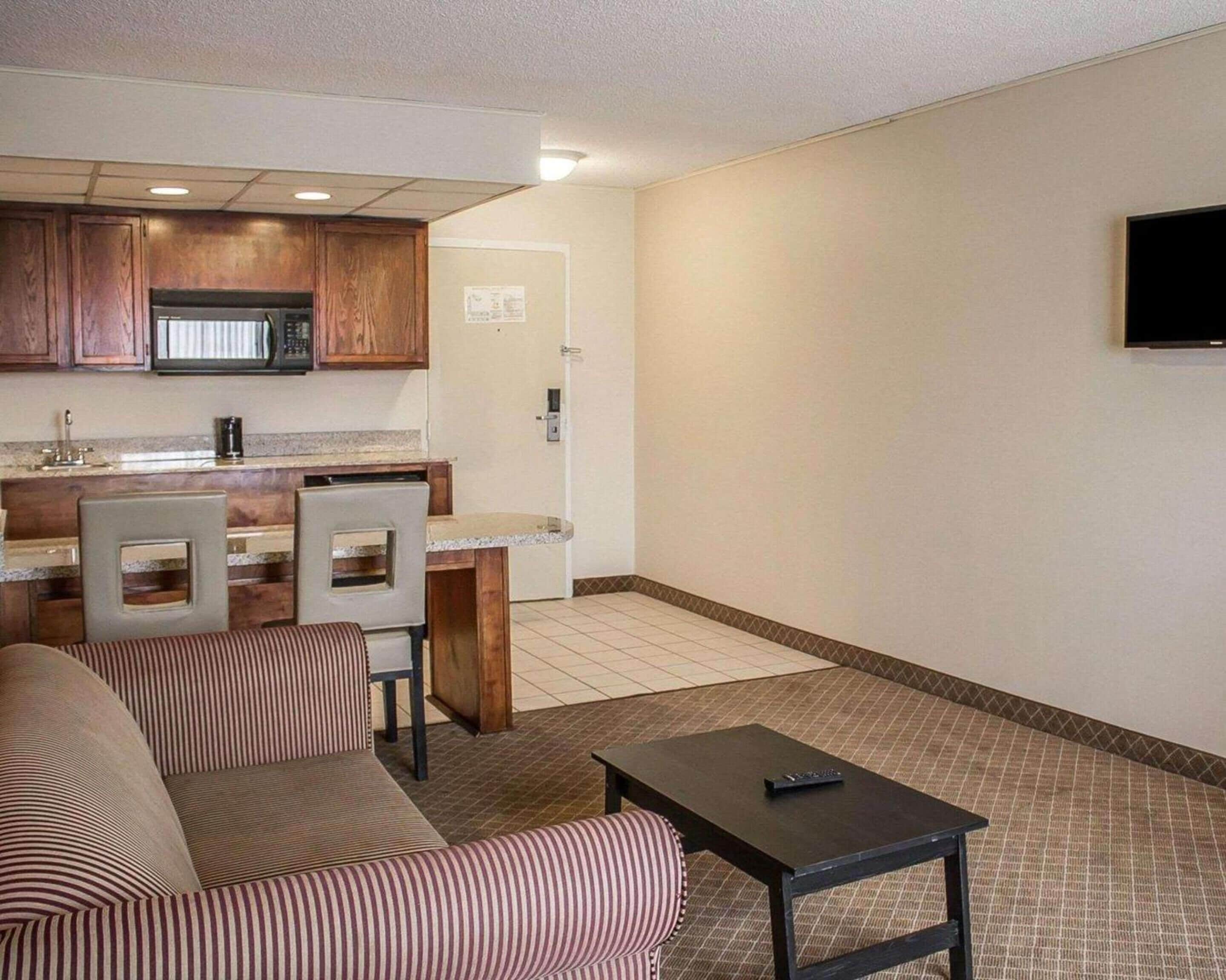 Howard Johnson by Wyndham Columbus State Fairgrounds I-71