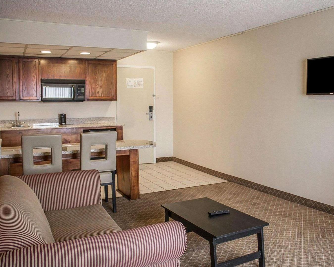 Howard Johnson by Wyndham Columbus State Fairgrounds I-71