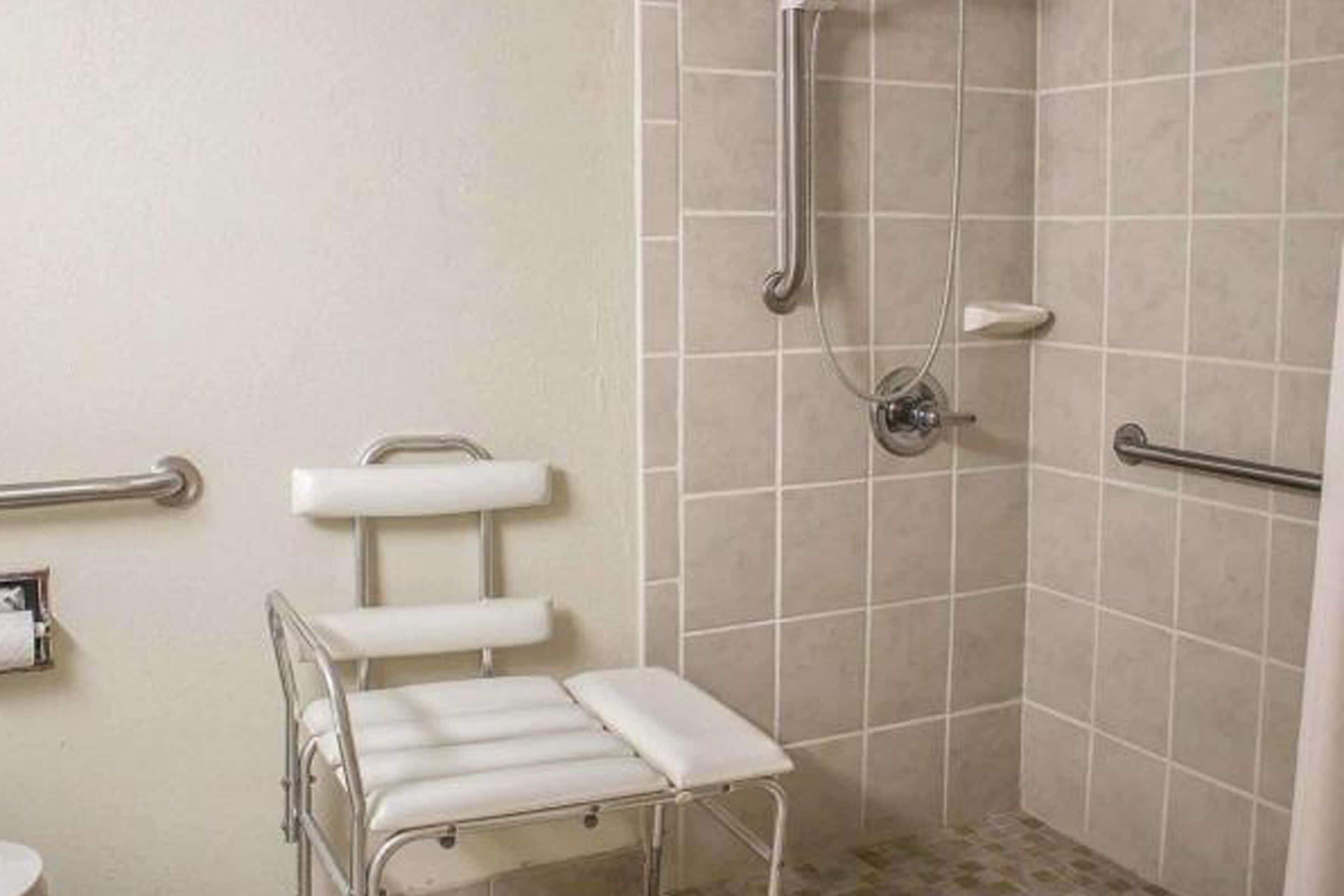 Howard Johnson by Wyndham Columbus State Fairgrounds I-71