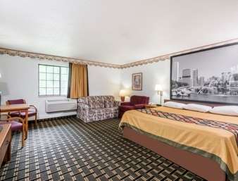 Super 8 by Wyndham Coshocton Roscoe Village