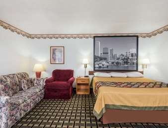 Super 8 by Wyndham Coshocton Roscoe Village