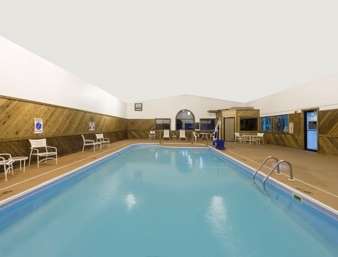 Super 8 by Wyndham Coshocton Roscoe Village