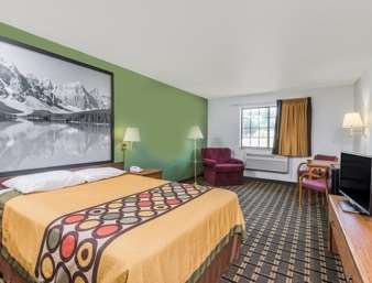 Super 8 by Wyndham Coshocton Roscoe Village