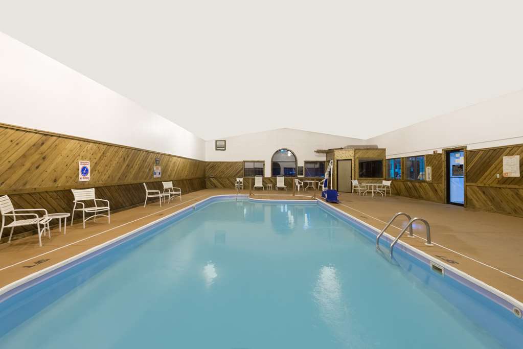 Super 8 by Wyndham Coshocton Roscoe Village