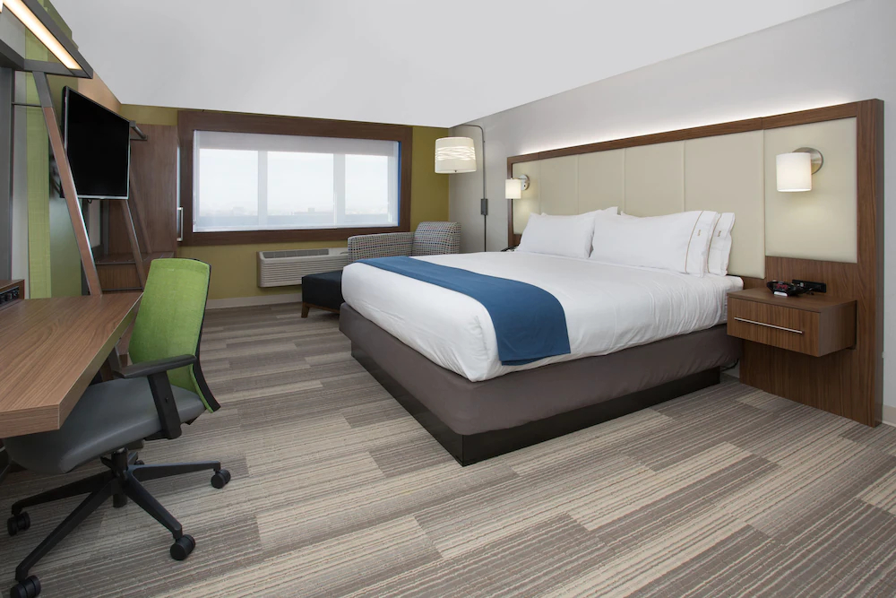 Holiday Inn Express & Suites Dayton SW - University Area