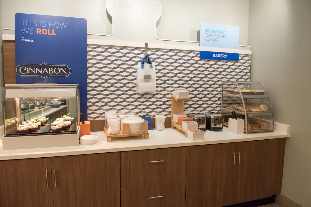 Holiday Inn Express & Suites Dayton SW - University Area