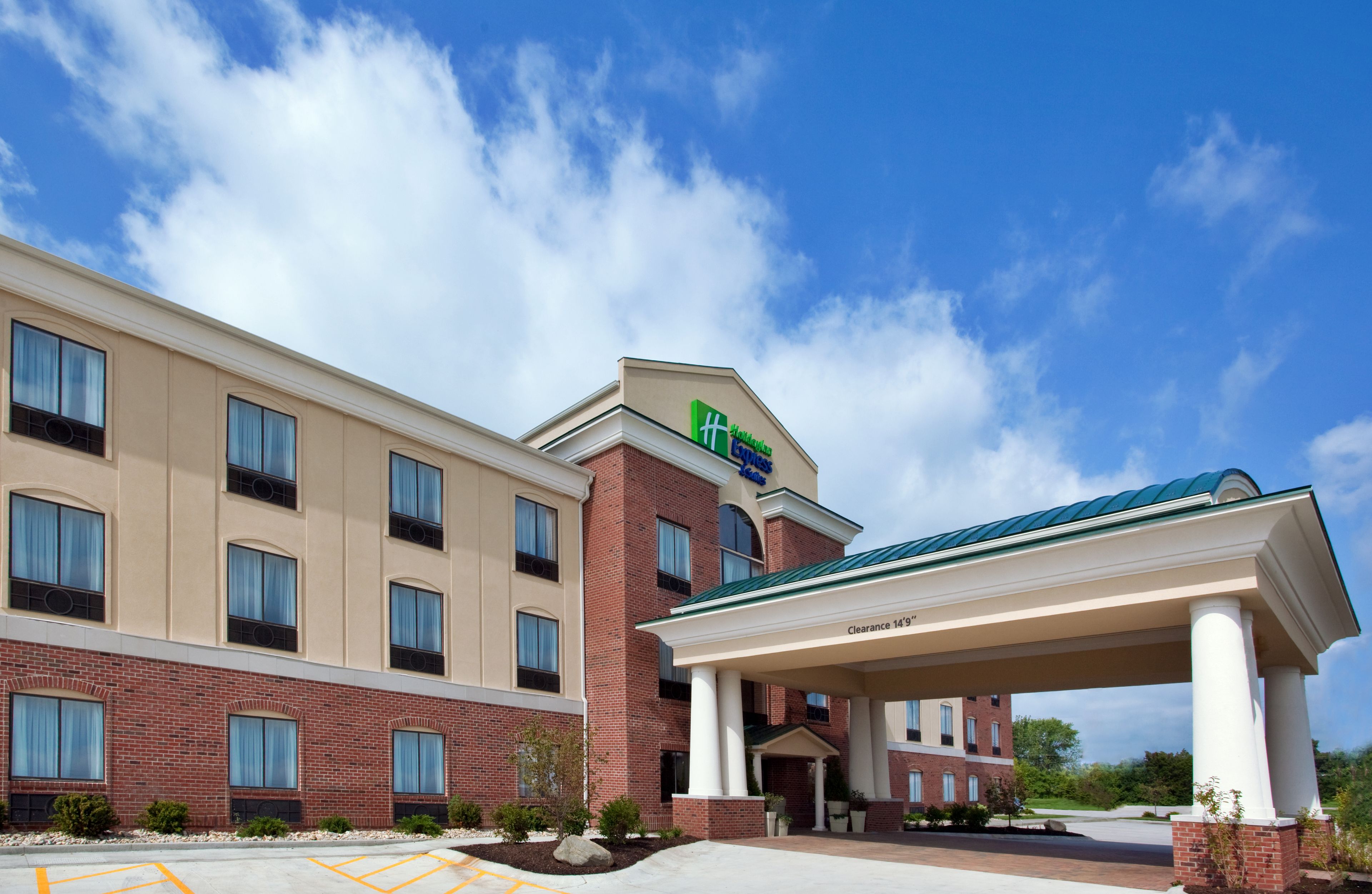 Holiday Inn Express & Suites Dayton North