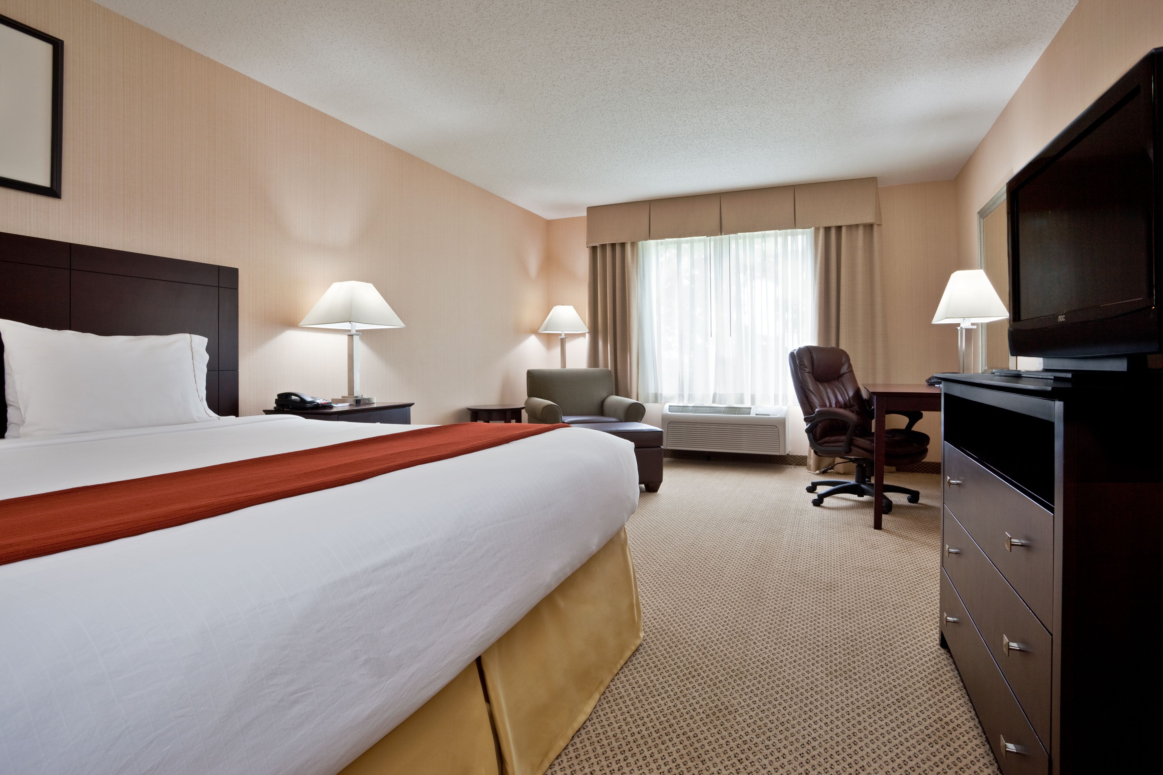 Holiday Inn Express & Suites Dayton North