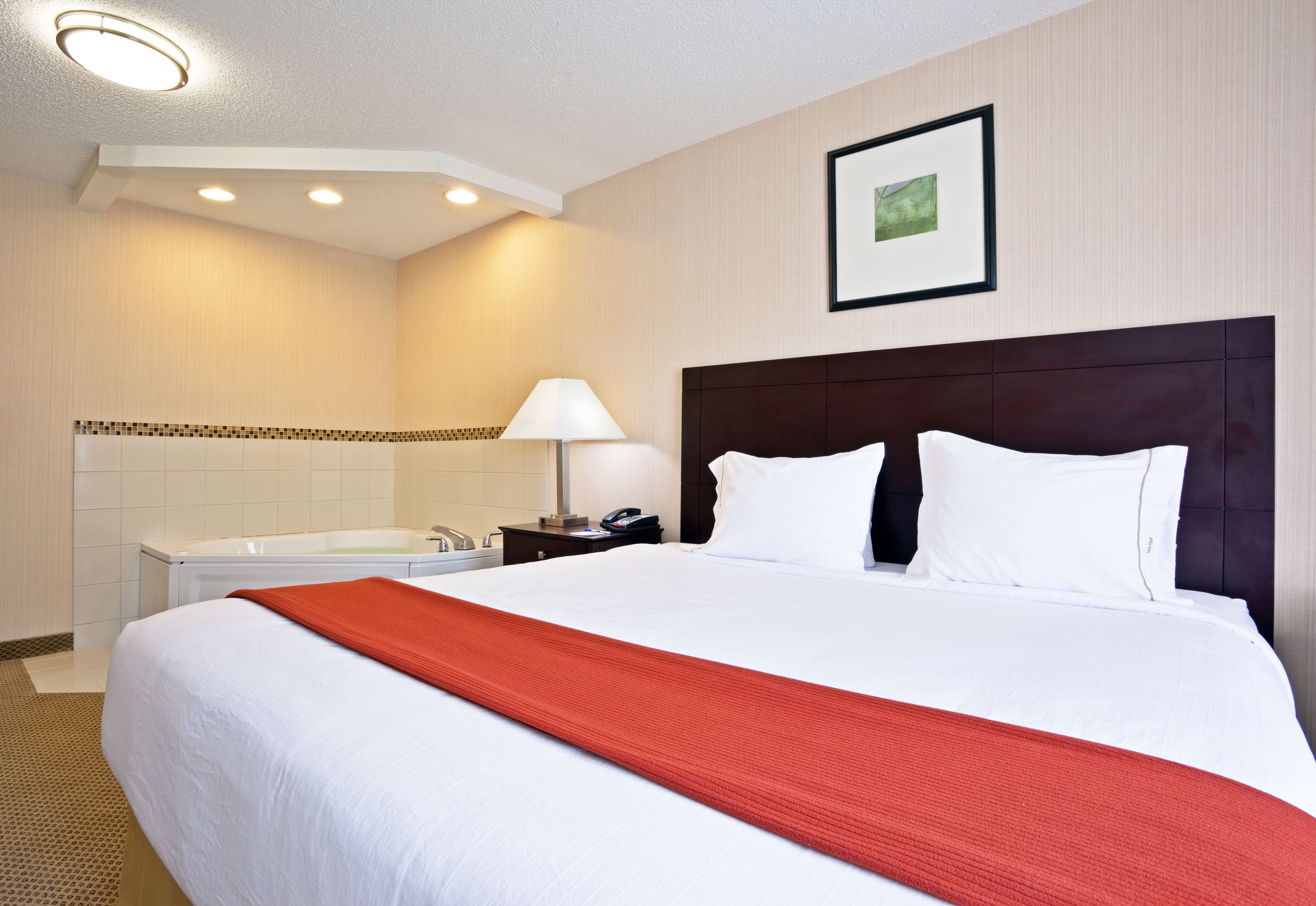 Holiday Inn Express & Suites Dayton North