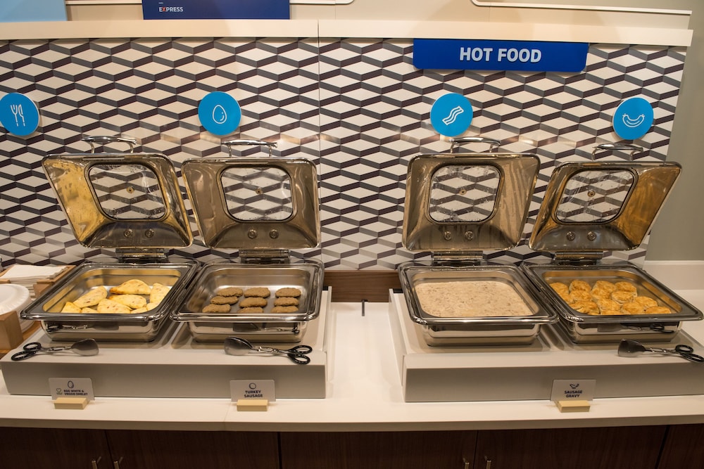 Holiday Inn Express & Suites Dayton North