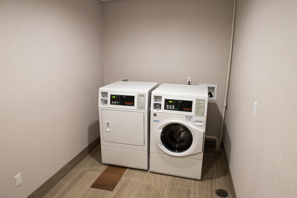 Holiday Inn Express & Suites Dayton North