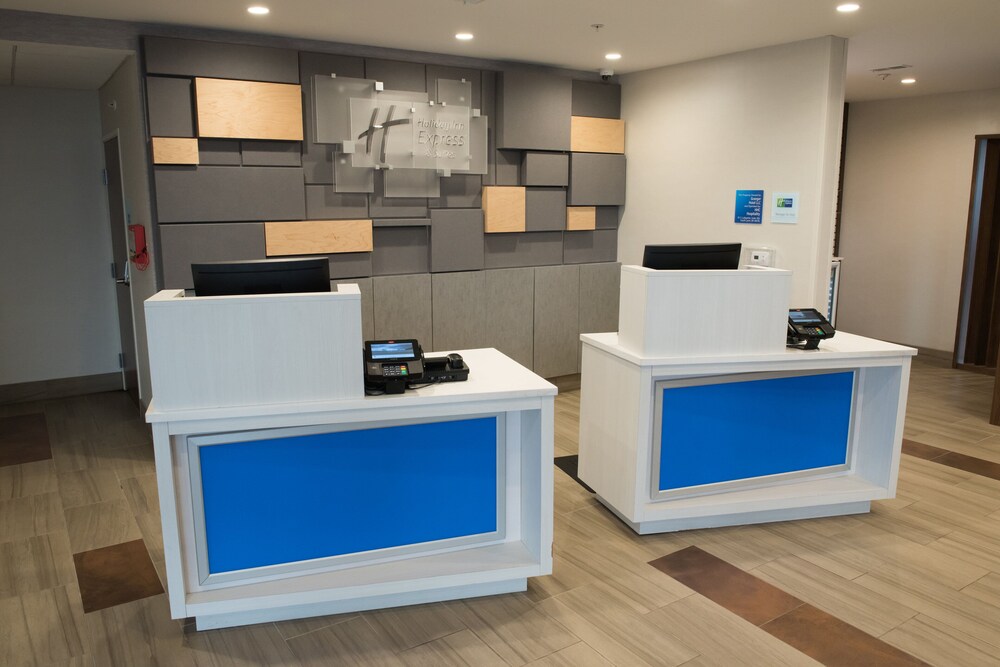 Holiday Inn Express & Suites Dayton North