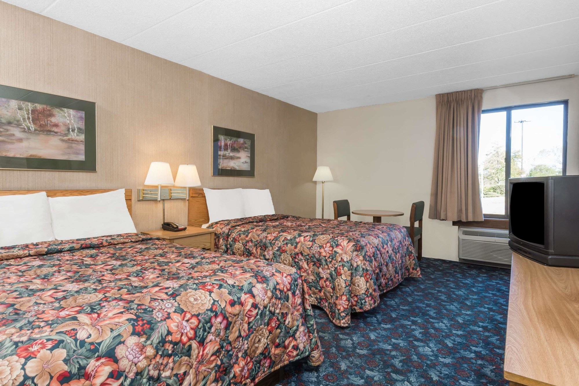 Knights Inn Dayton North Airport