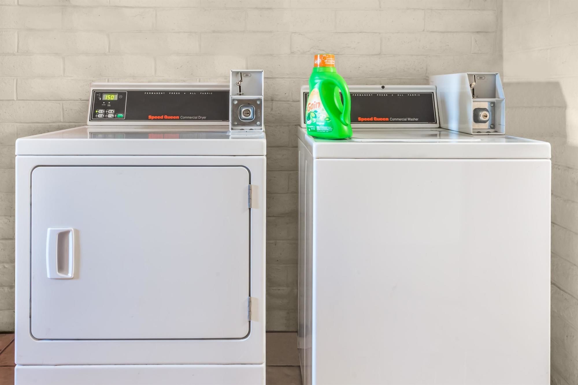 Knights Inn Dayton North Airport