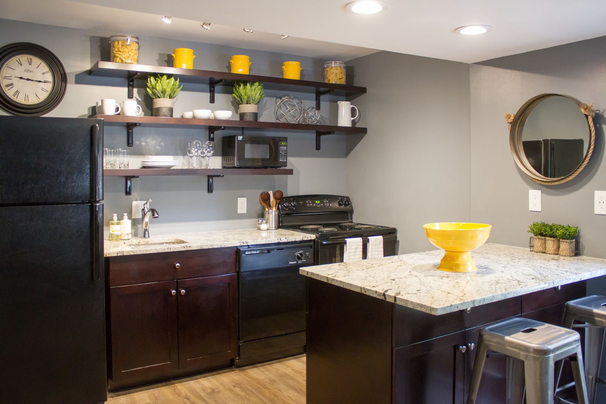 Cloverleaf Suites Columbus