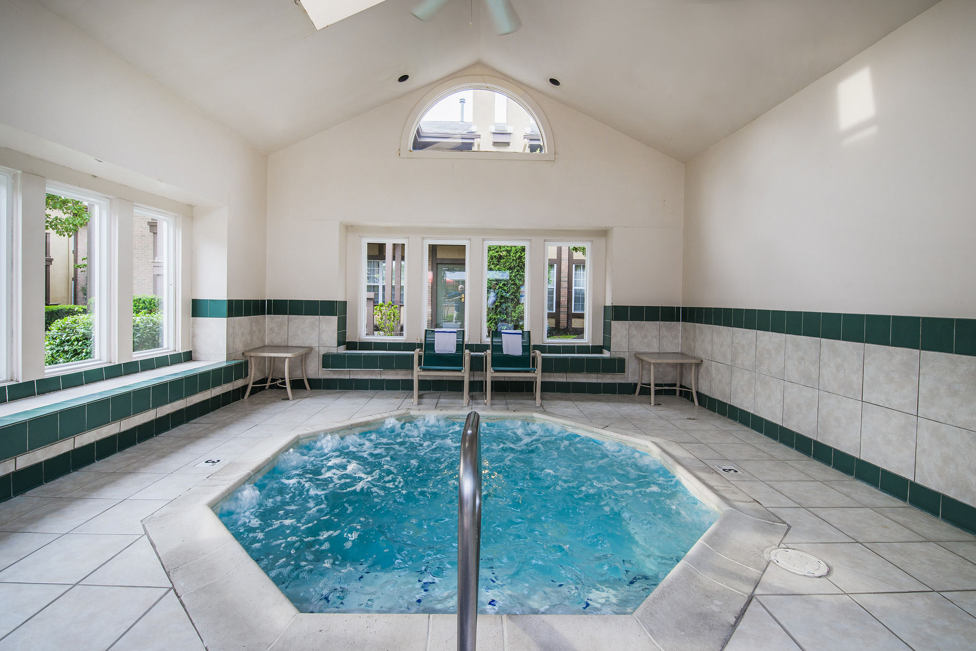 Cloverleaf Suites Columbus