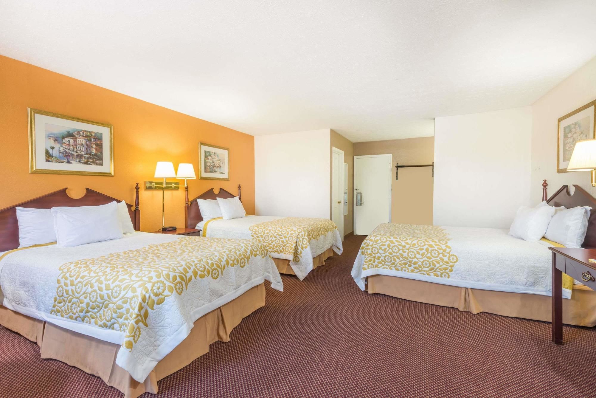 Days Inn by Wyndham Amherst