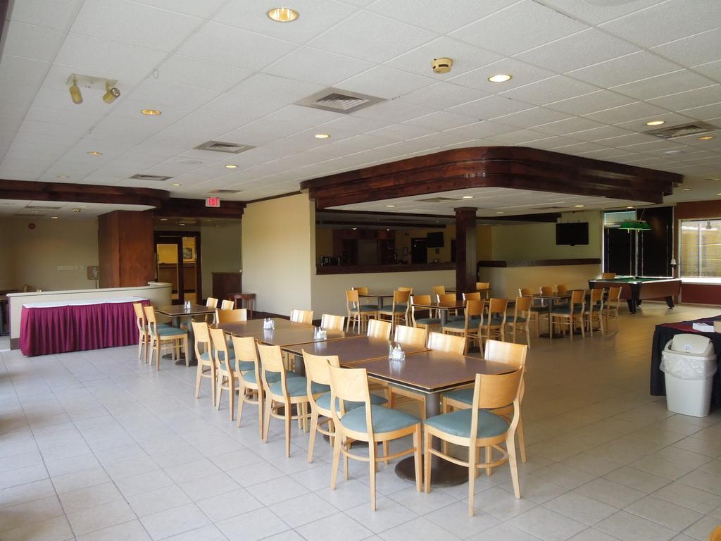 Days Inn & Suites by Wyndham Elyria