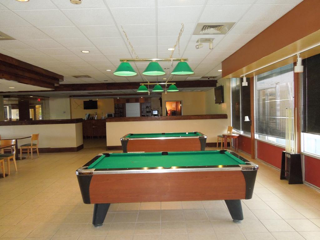 Days Inn & Suites by Wyndham Elyria