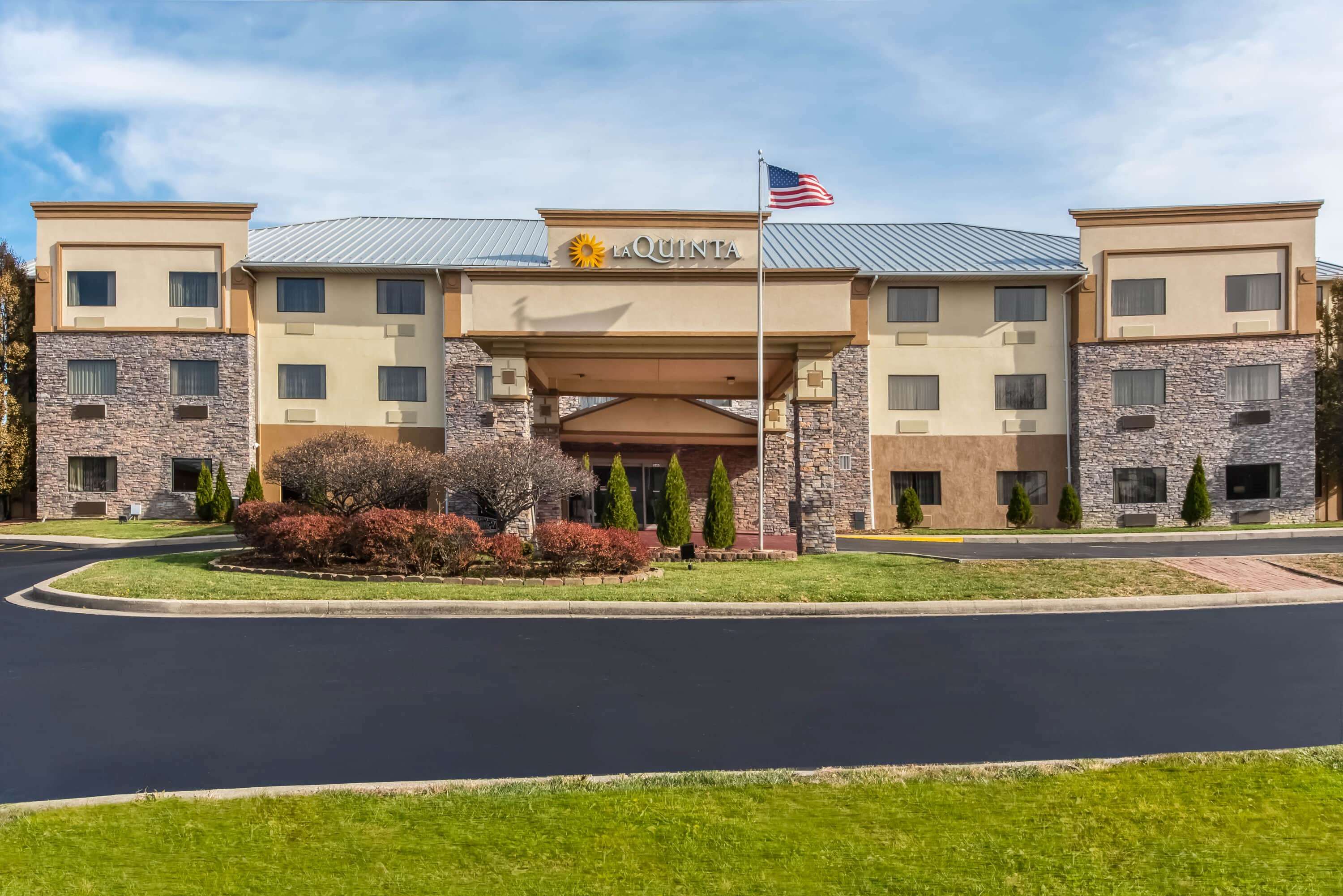 La Quinta Inn & Suites by Wyndham Fairborn Wright-Patterson