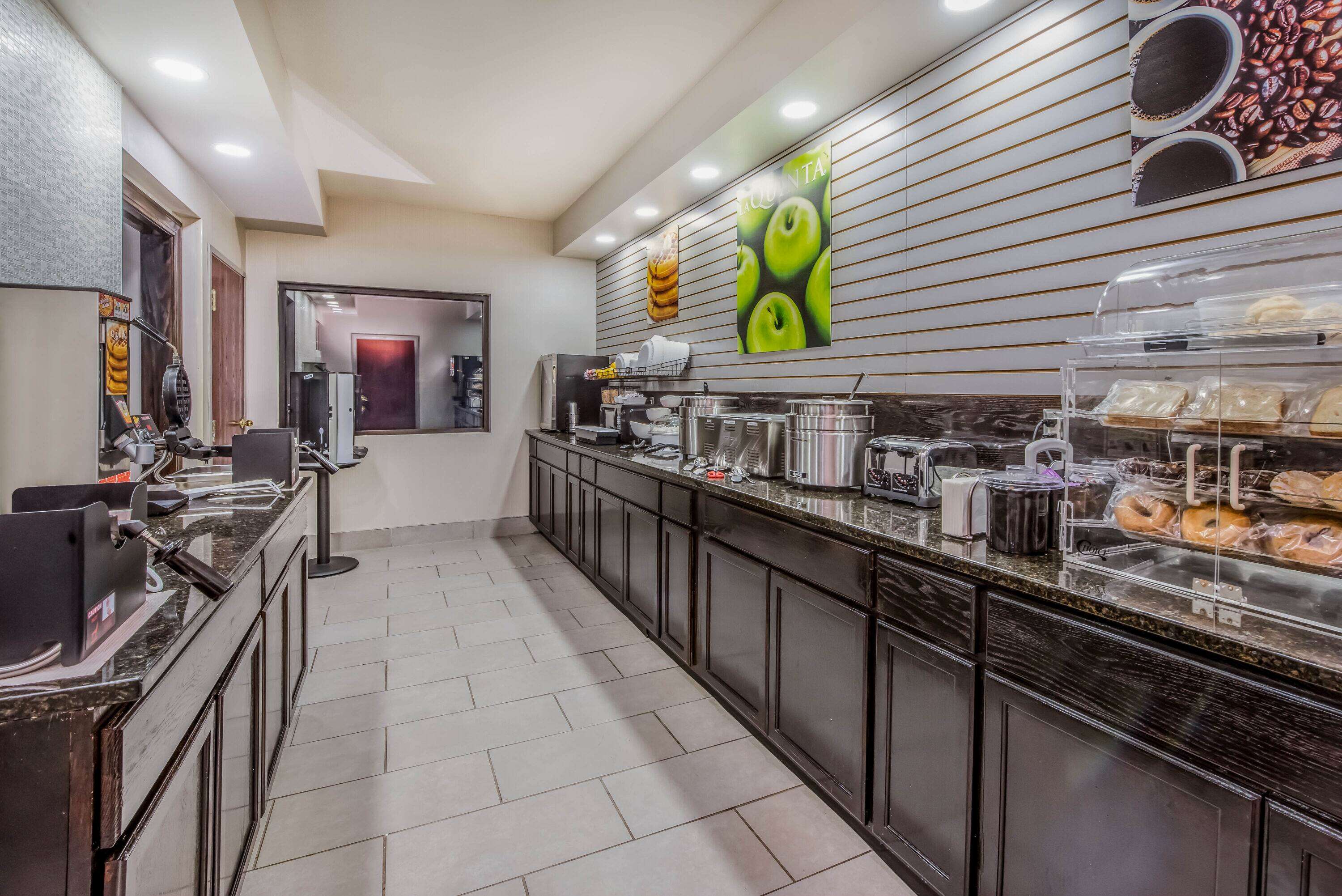 La Quinta Inn & Suites by Wyndham Fairborn Wright-Patterson