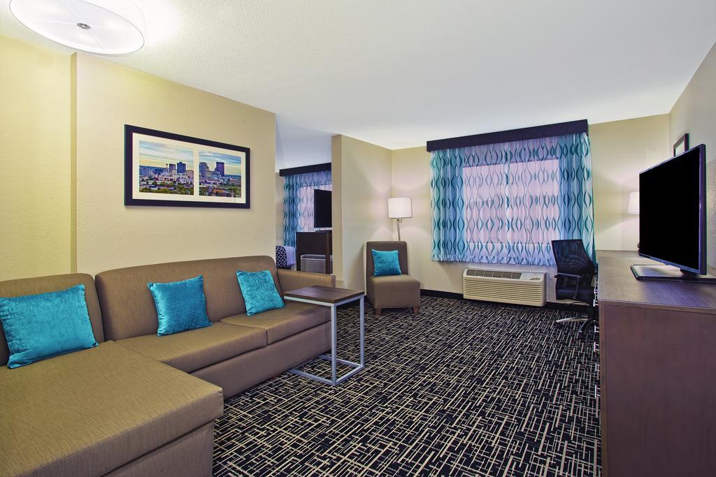 La Quinta Inn & Suites by Wyndham Fairborn Wright-Patterson