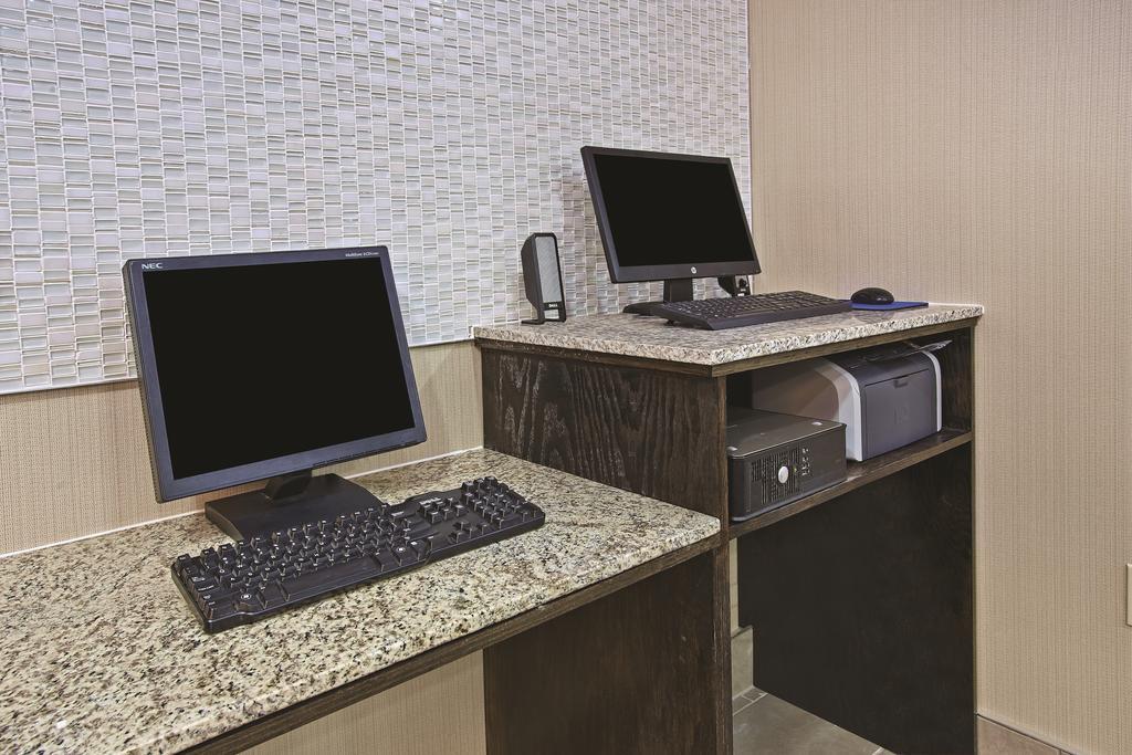 La Quinta Inn & Suites by Wyndham Fairborn Wright-Patterson