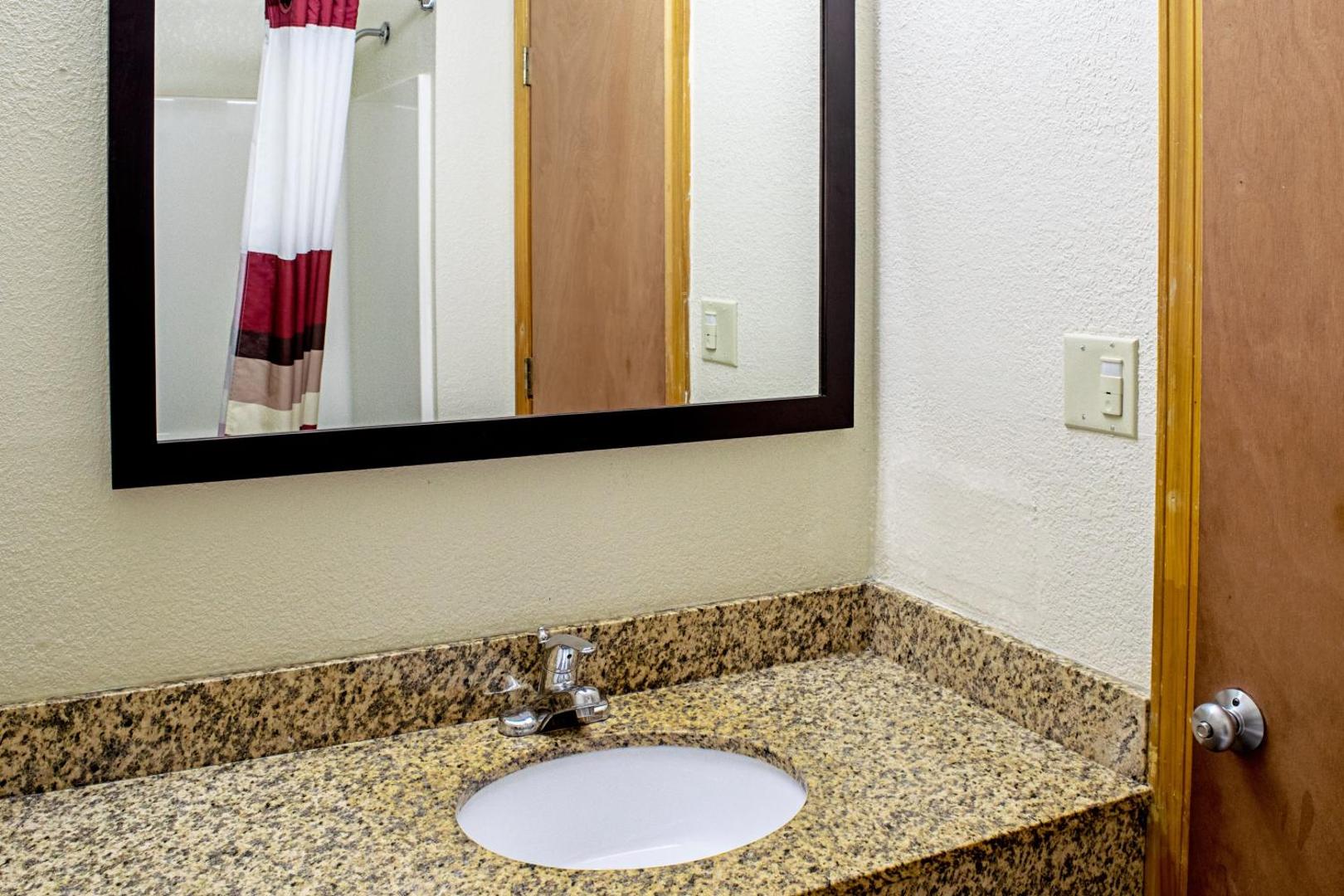 Red Roof Inn & Suites Middletown-Franklin