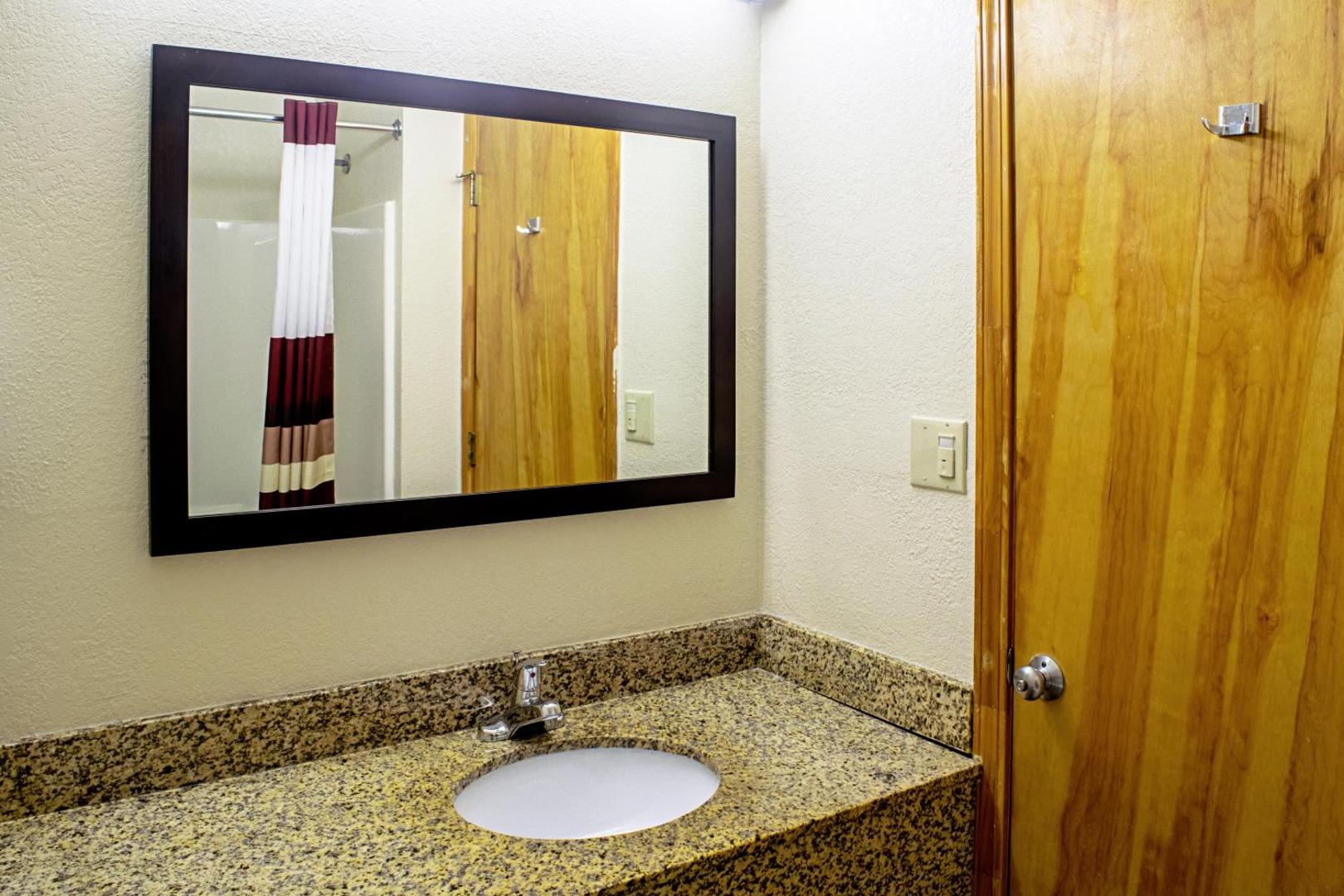 Red Roof Inn & Suites Middletown-Franklin