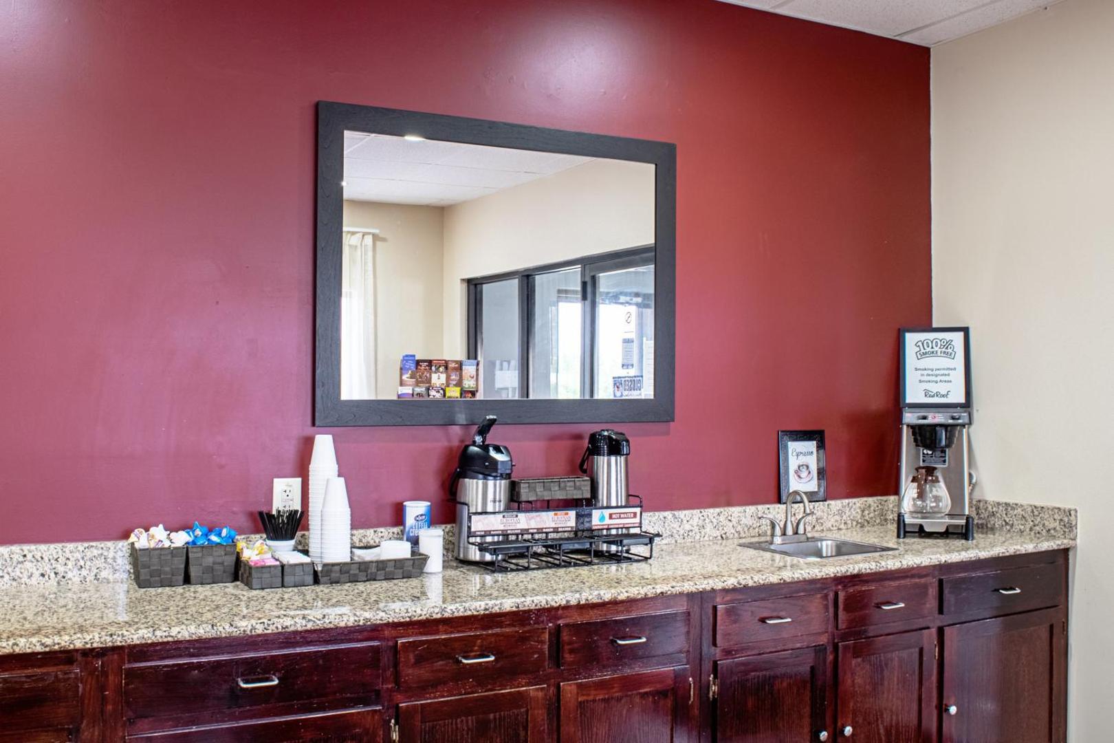 Red Roof Inn & Suites Middletown-Franklin