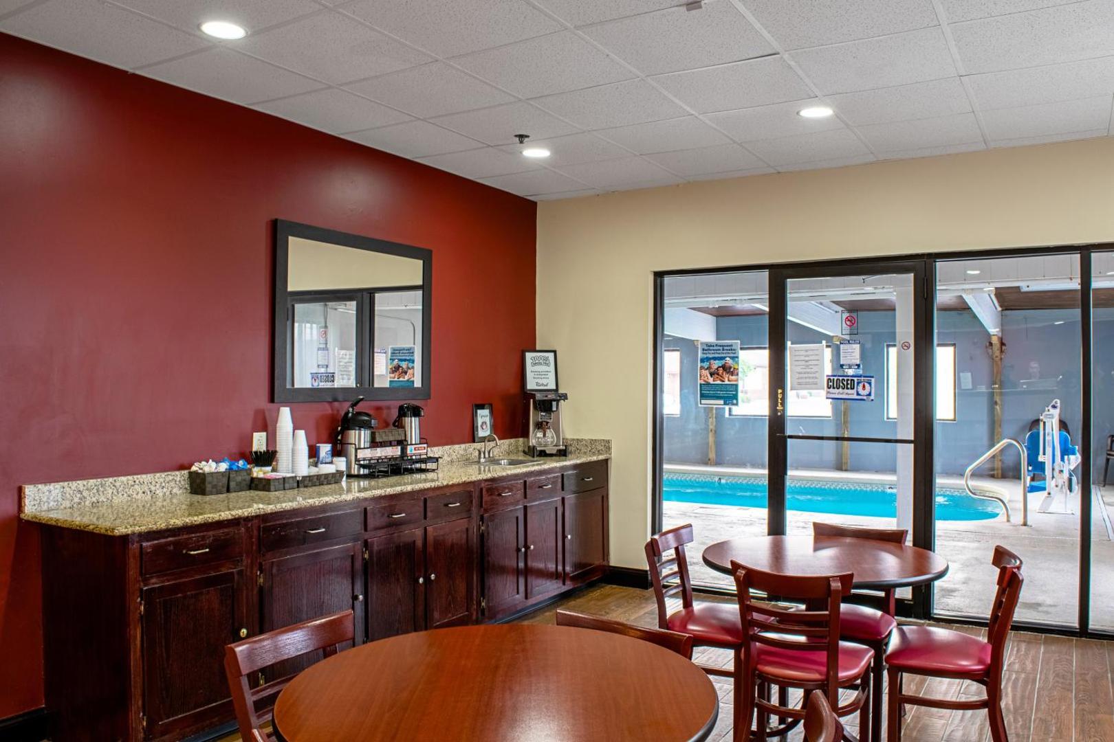 Red Roof Inn & Suites Middletown-Franklin